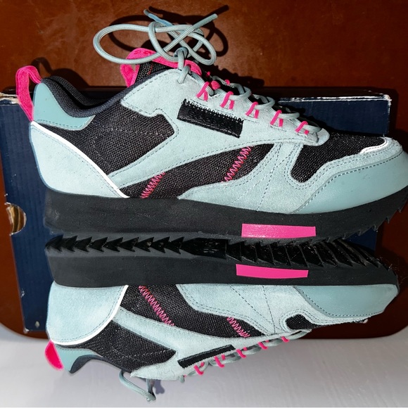 Women’s Reebok Shoes - Picture 6 of 8